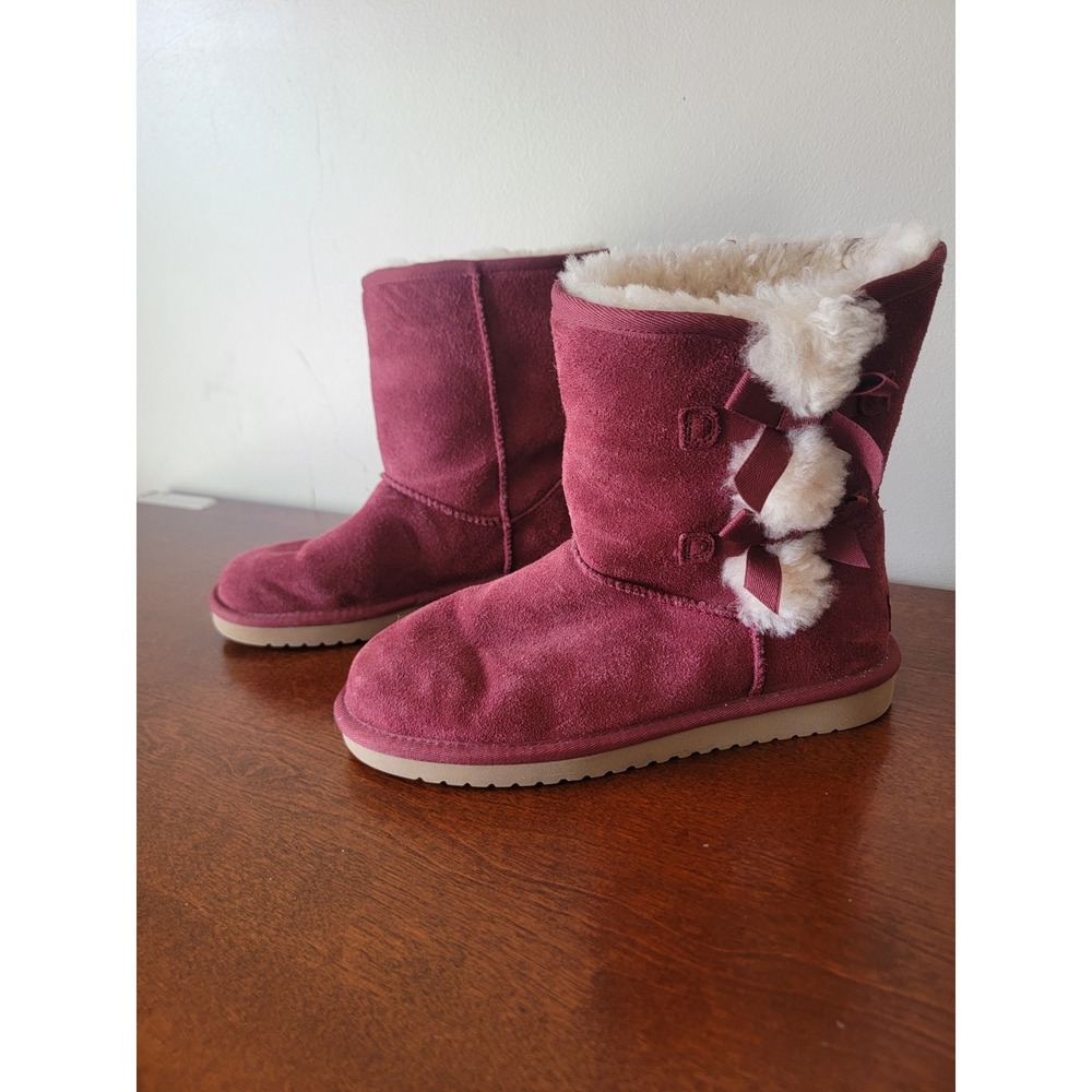 Koolaburra by UGG Women's Victoria Short Boot Faux Fur Lining Bow Maroon US 8